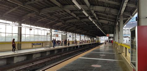 Hotels near Quezon Avenue 3 MRT Station .